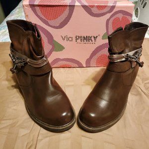 Via Pinky- Elly size 10 Brown bootie